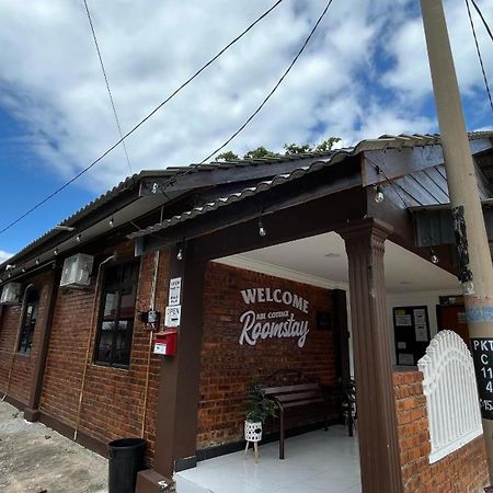 Roomstay By Abe Cottage Kampung Kuala Besut Bagian luar foto