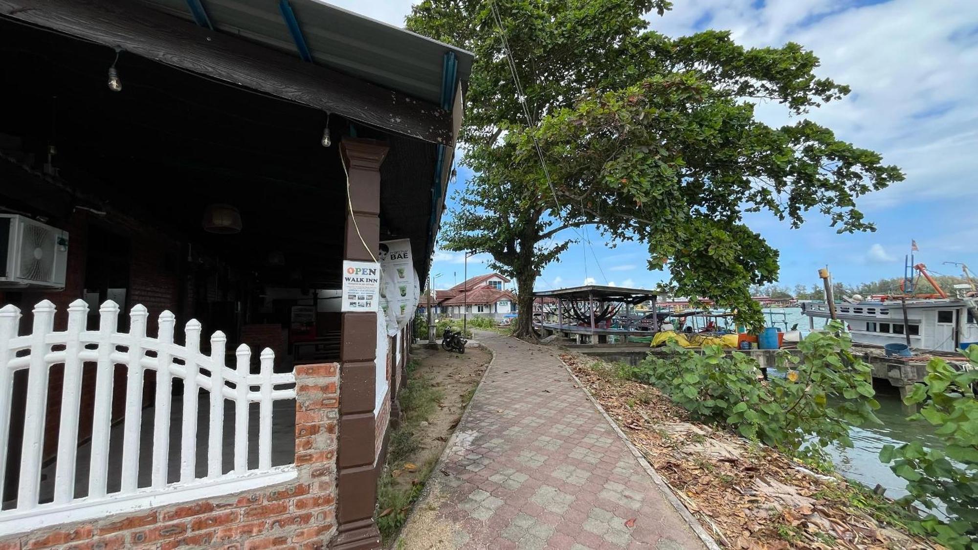 Roomstay By Abe Cottage Kampung Kuala Besut Bagian luar foto